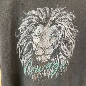 Comfort Colors Charcoal Lion “Courage Graphic Tee vintage